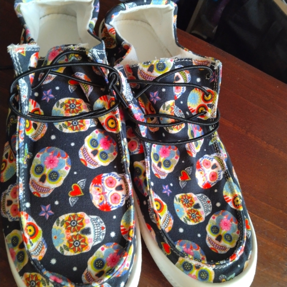New Size 10 women's  casual shoes in skull print